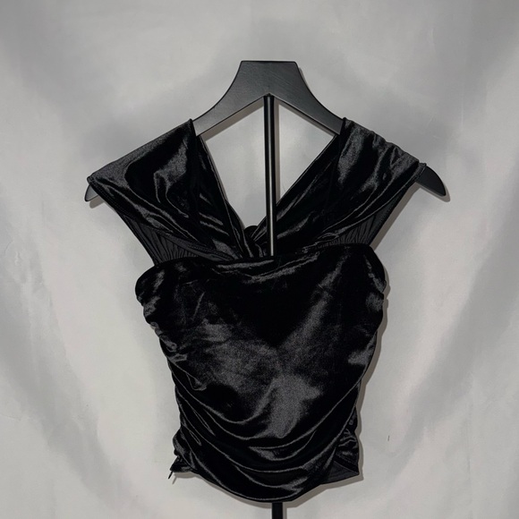 WAYF Black Rosette Off-the-Shoulder Velvet Top | Size Small | NWT 🖤 - Picture 3 of 5